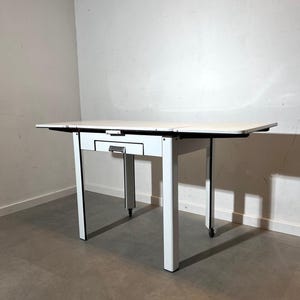 Mesa dobrável de esmalte branco dos anos 1950