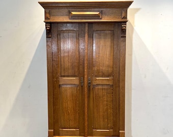 Armario antiguo de roble macizo