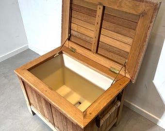 Baúl refrigerador de jardín de teca vintage de JGC Belgium