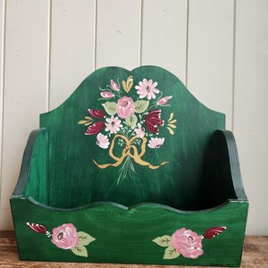 Portacorreos floral vintage pintado a mano de los años 90 - Para colgar en la pared