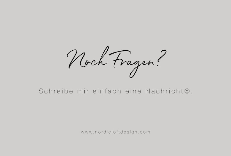Puede incluir: Texto en blanco y negro sobre un fondo gris que dice "Noch Fragen?" y "Schreibe mir einfach eine Nachricht@."  Debajo del texto est&aacute; la direcci&oacute;n del sitio web "www.nordicloftdesign.com".