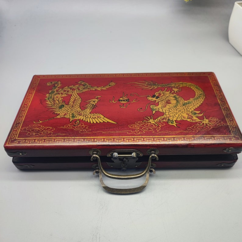 Un ensemble de mahjong chinois sculpté à la main, boîte de rangement dragon et phénix en laque, jeu amusant, précieux et rare image 1