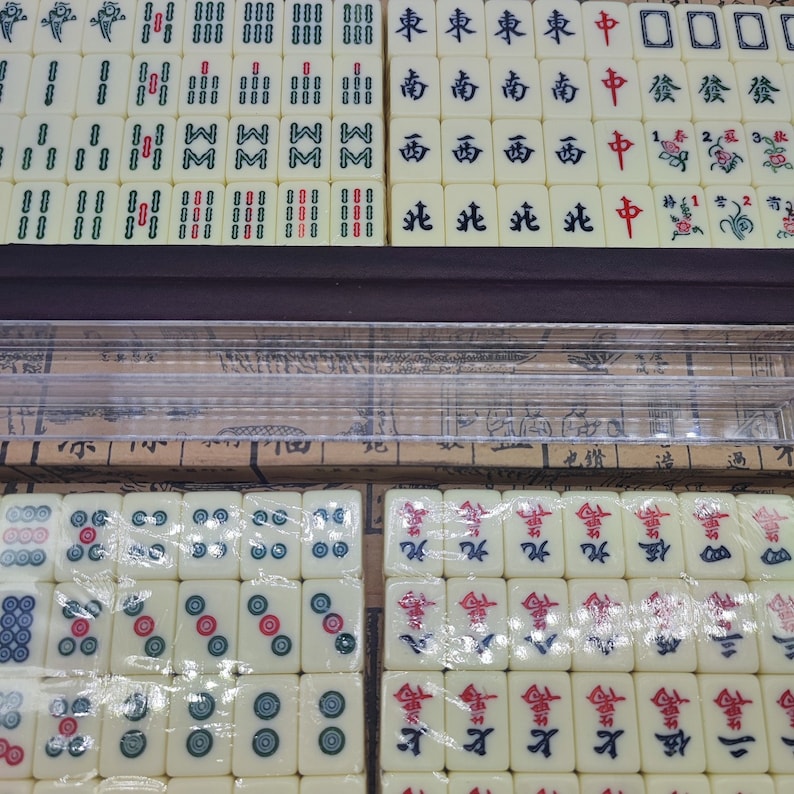 Un ensemble de mahjong chinois sculpté à la main, boîte de rangement dragon et phénix en laque, jeu amusant, précieux et rare image 8