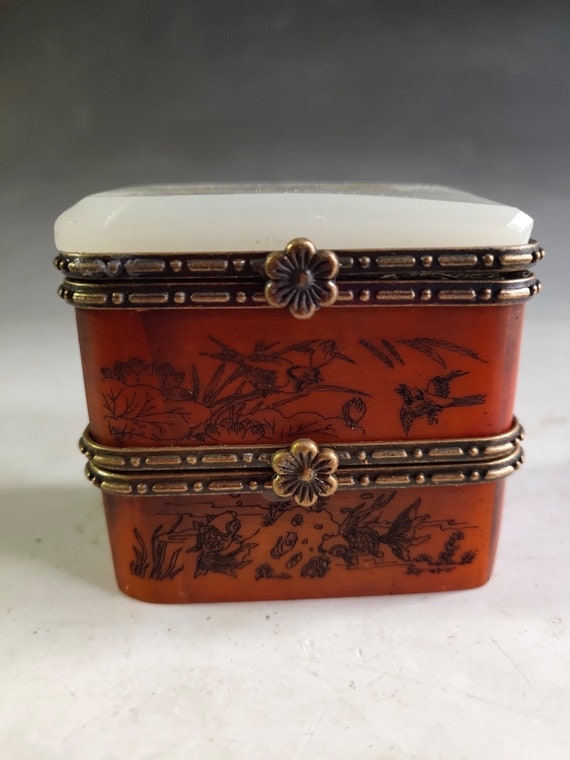 Handmade carved cow bones inlaid with jade jewelry boxes, with unique shapes, furniture decoration, Chinese antiques, and collectible value