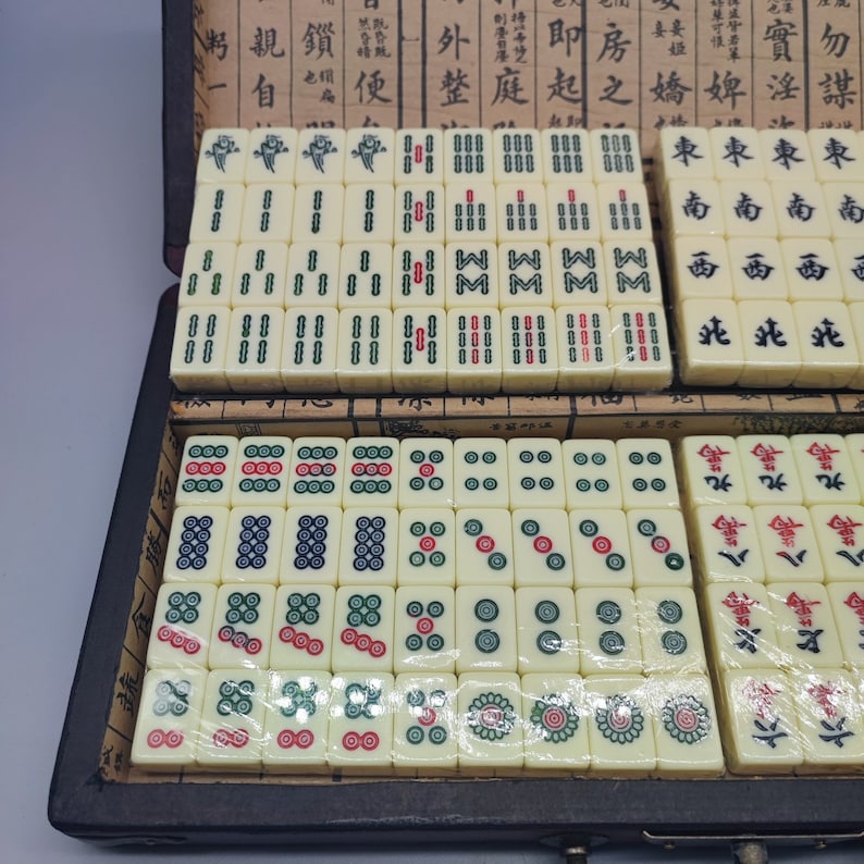 Un ensemble de mahjong chinois sculpté à la main, boîte de rangement dragon et phénix en laque, jeu amusant, précieux et rare image 7