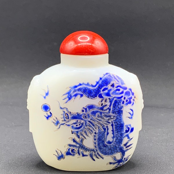 Collect glazed painted dragon and phoenix snuff bottles, hand carved in China, can be used