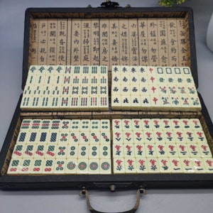 Un ensemble de mahjong chinois sculpté à la main, boîte de rangement dragon et phénix en laque, jeu amusant, précieux et rare image 5