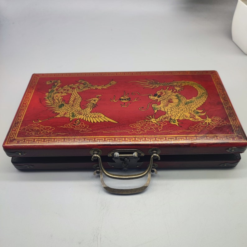 Un ensemble de mahjong chinois sculpté à la main, boîte de rangement dragon et phénix en laque, jeu amusant, précieux et rare image 4