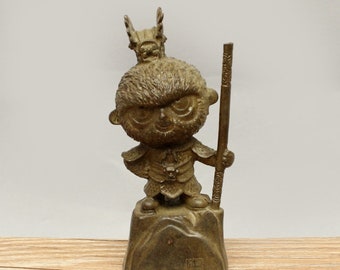 Des ornements de statue Sun Wukong en cuivre sculptés à la main, des ornements de table, des singes du zodiaque, des motifs exquis, collectés en Chine, peuvent être utilisés
