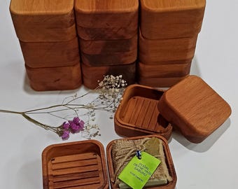 Portasapone da viaggio in legno di faggio: legno massello, finitura a olio naturale.
