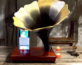 Handmade Wooden Acoustic Gramophone: Retro Phone Speaker, Nostalgic Gift.