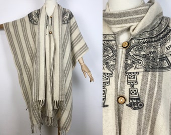 Vintage beige ullponcho med halsduk i tribalstil