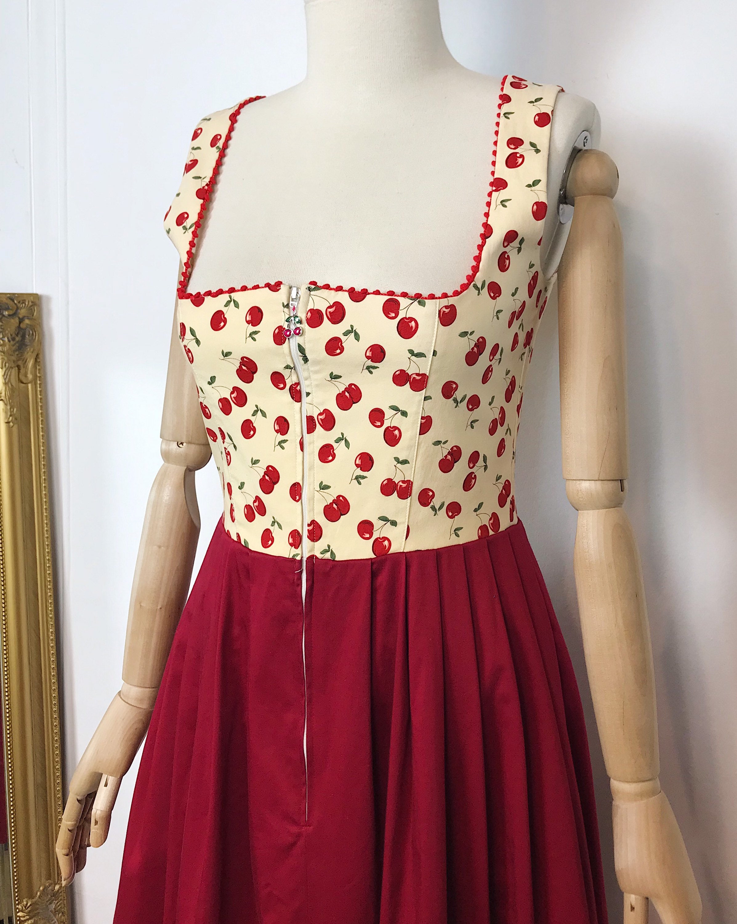 Mein Dirndl Ist Gerade In Der Wäsche Mein Herzblut Designer Dirndl Dress Red Cherry Print Dirndl - Etsy