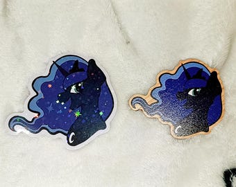 B-GRADE Księżniczka Luna - Naklejka i przypinka (Naprawdę ciemna)