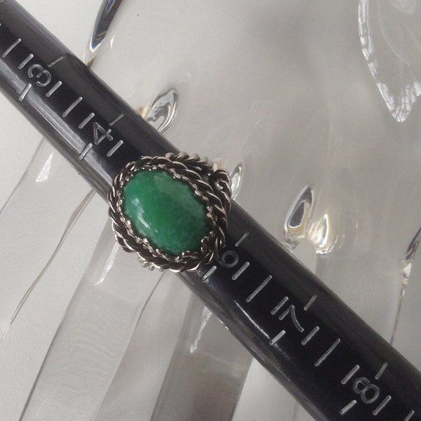 Green Peking Glass Ring - Twisty Silvertone Open Shank - Great 50's-60's Vintage from West Germany!