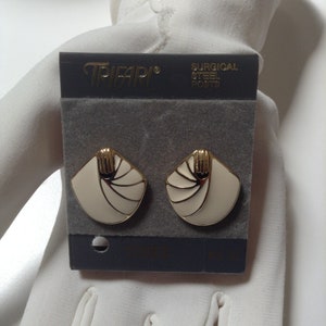 Stylized Trifari Pierced Earrings - 1980's Beige/Ecru Enamel on Original Card!