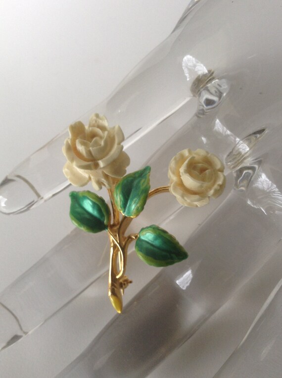 Lovely JOAN RIVERS Carved Celluloid Roses Brooch -