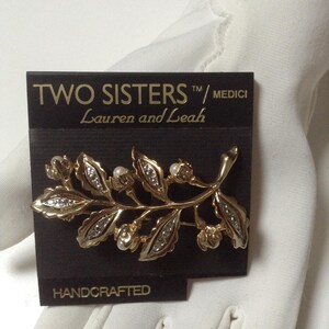 Two Sisters Vintage 1980's Silver- and Goldtone Brooch on Original Card!