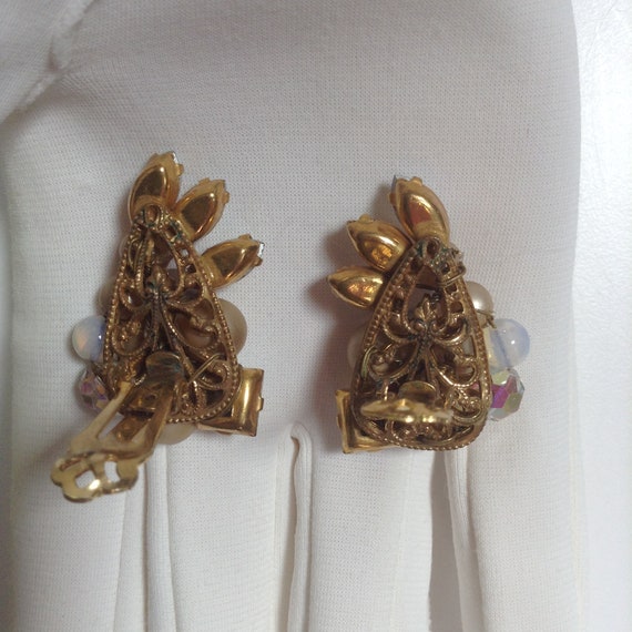 EUGENE Vintage Clip Earrings - Champagne Faux Pea… - image 3