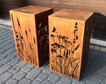 Deux lanternes décoratives à bougies. Eclairage décoratif en corten pour jardins et terrasses. Lanterne pour bougies avec un motif intéressant