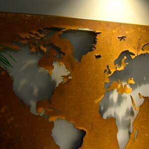 Grande carte du monde en métal. Décor mural en métal. Carte du monde de lart mural. Décoration murale contemporaine. Carte en acier moderne. Art mural Corten. image 2