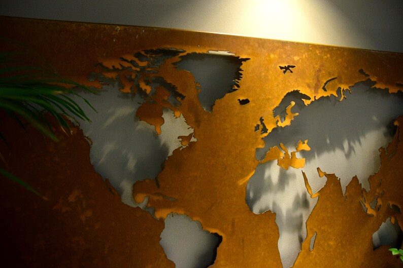 Grande carte du monde en métal. Décor mural en métal. Carte du monde de lart mural. Décoration murale contemporaine. Carte en acier moderne. Art mural Corten. image 2