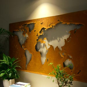Grote metalen wereldkaart. Metalen wanddecoratie. Wereldkaart kunst aan de muur. Eigentijdse wanddecoratie. Moderne stalen kaart. Cortenkunst aan de muur.