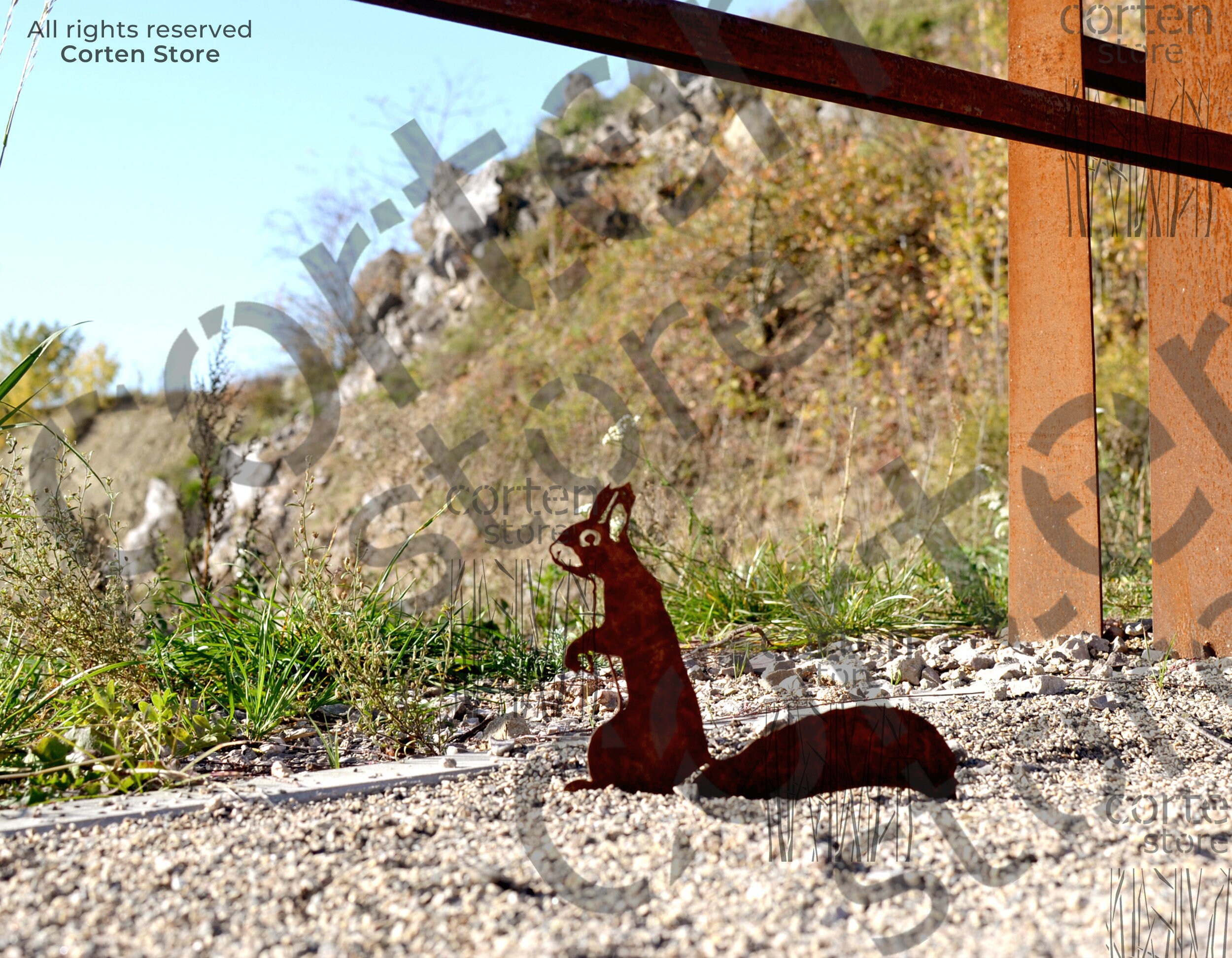 Objets en métal - Silhouette d'un Écureuil à piquer en corten pour jardin