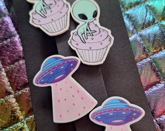 Pastelkleurige buitenaardse ufo-speldjesset - festivalsieraden - psychedelische rave-speldjes