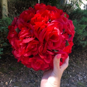 Kussende Bal Bloembal Pomander. Reuze bloembal. Topiary Balhanger. Onkruid decoraties. Topiario Gigante en Rojo.