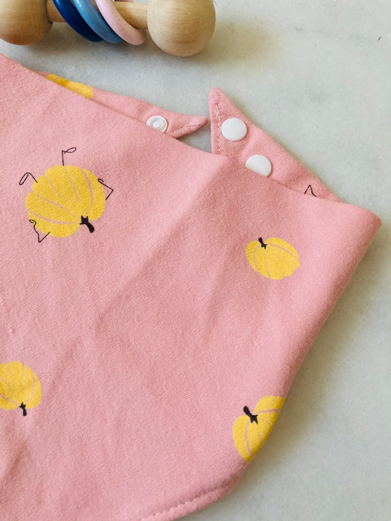 Baby cotton cloth bibs with CAROLUSDESING buttons