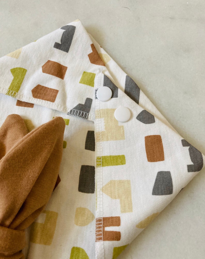 Baby cotton cloth bibs with CAROLUSDESING buttons