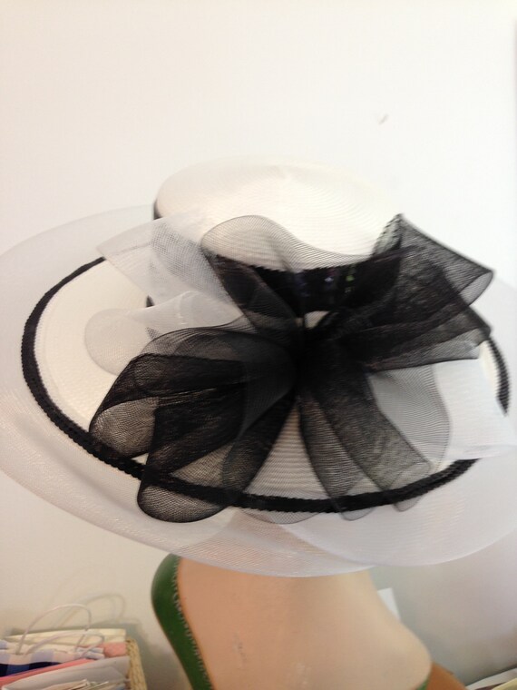 Woman's White Straw Hat with Black Trim - Cartwhe… - image 4