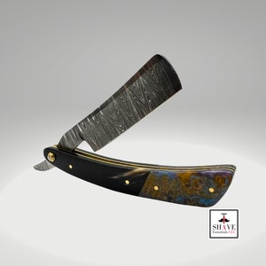 Damascus Steel Straight Razor by Shave Essentials