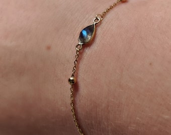 The *ILLIANA* Gold Crystal Bracelet, Dainty Gold Bracelet, Labradorite Bracelet, Simple Bracelet, Layering Bracelet, Gift for Her