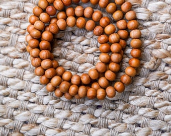 Mala en bois de santal, 108 perles pour la méditation et la relaxation | Odeur naturelle de bois pour le calme - Meilleur cadeau