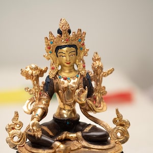Statua di Tara Verde / Dea buddista tibetana realizzata a mano / Decorazione spirituale per altare, meditazione, protezione e regalo di compassione