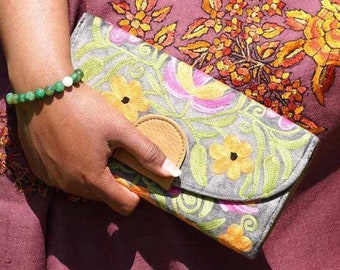 Kashmiri Crafted Splendor :Cashmere Design Women Purse |  Exquisite Embroidery, Lightweight, Fashionable Women's Accessories