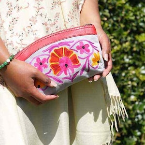 Bolsa de mujer con flor de loto / Sofisticación artesanal: bolso de cachemira bordado con Cachemira / ¡El mejor regalo para mamá!