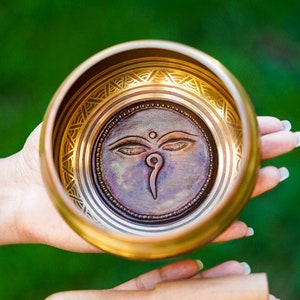 Tibetan Singing Bowl with Peaceful Eye | Singing Bowl for Sound Healing | Chakra Healing and Spiritual Harmony