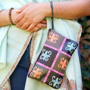 Elegancia Kashmiri / Bolso con diseño de cachemira / Una declaración de moda para mujeres / ¡Bordado con estilo!