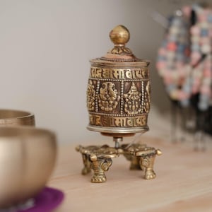 8 Moulin à prières de bon augure - Moulinet bouddhiste tibétain fabriqué à la main | Outil traditionnel avec inscription de mantras pour les bénédictions et la méditation