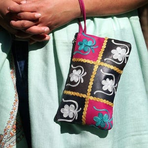 Lujo redefinido / Bolso de moda para mujer hecho a mano / Hecho a mano con bordado de Cachemira / Ligero y moderno para cada estilo de vida