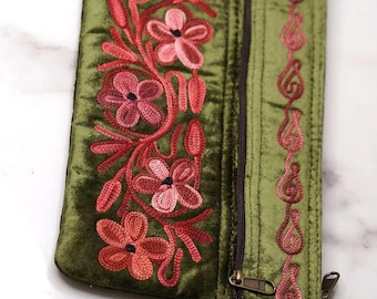 Sac fonctionnel : pochette pour femmes fabriquée à la main en velours avec broderie cachemiri, pochettes spéciales légères