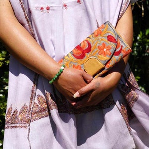 Déclaration de style : portefeuille pour femme Fabriqué à la main avec une broderie spéciale Cachemire Accessoires de mode légers image 1