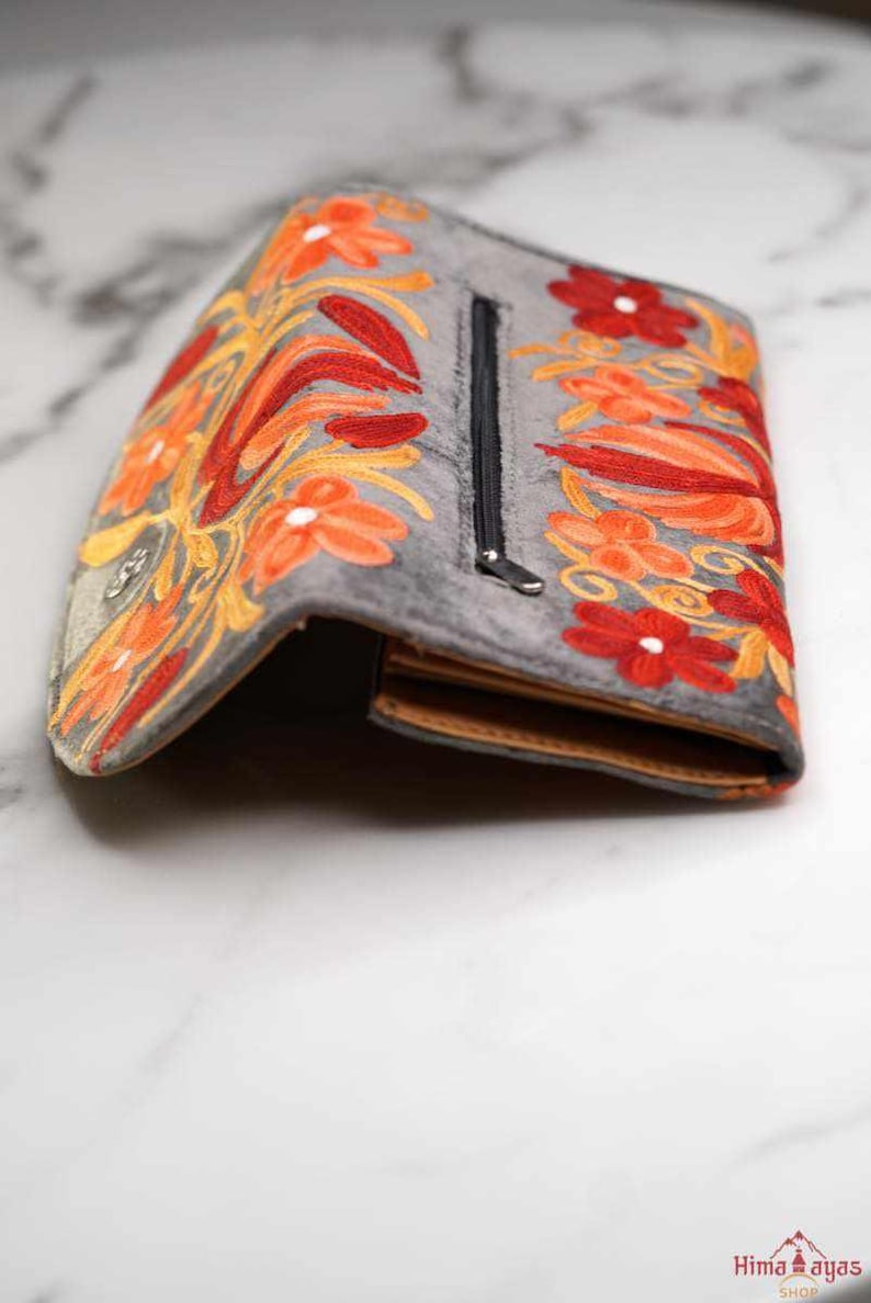 Déclaration de style : portefeuille pour femme Fabriqué à la main avec une broderie spéciale Cachemire Accessoires de mode légers image 5