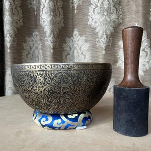 Antique Singing Bowl with Botanical Prints | Handcrafted Tibetan Sound Bowl for Meditation, Relaxation and Sound Healing