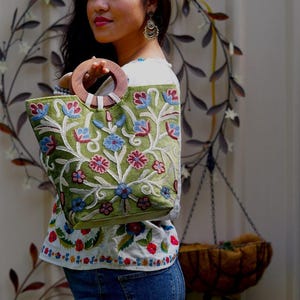 Fusión de moda: Bolso de mano elegante para mujer hecho a mano / Bordado especial de Cachemira / Colección ligera y elegante