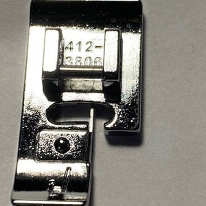 K&ouml;nnte beinhalten: Silbernes N&auml;hmaschinenfu&szlig; mit der Nummer 412-3806.