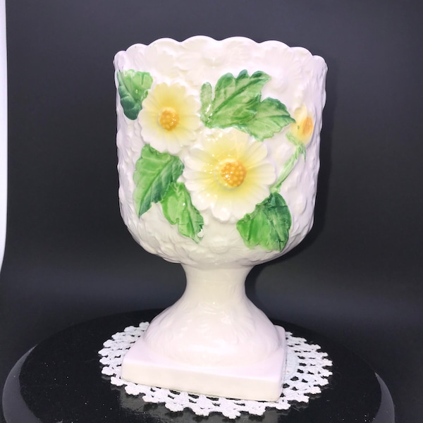 Vintage Rubens Originals 1968 Ceramic Pedestal Planter, White and Yellow Daisies, JAPAN